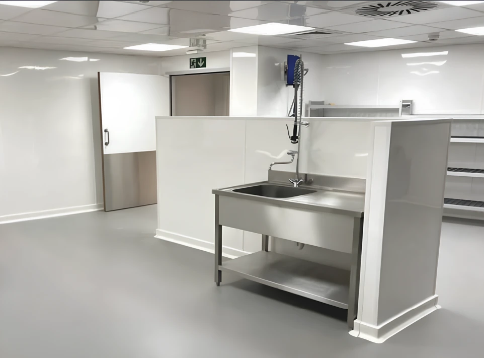 La plaque HYGIPANEL répond aux normes exigées en milieu agro-alimentaire tels que HACCP, AFSSA, DSV, ISO 22000 et ISO 14644. 