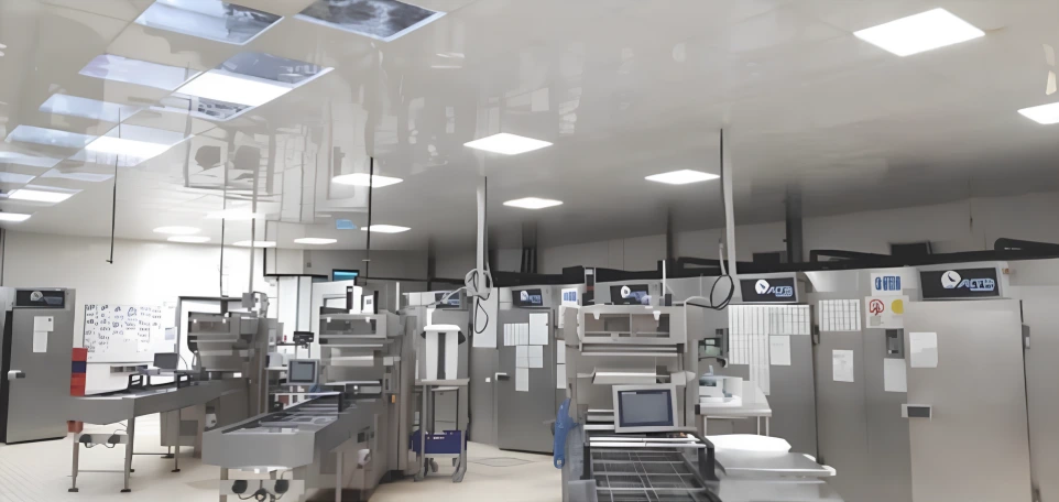 La plaque HYGIPANEL répond aux normes exigées en milieu agro-alimentaire tels que HACCP, AFSSA, DSV, ISO 22000 et ISO 14644. 