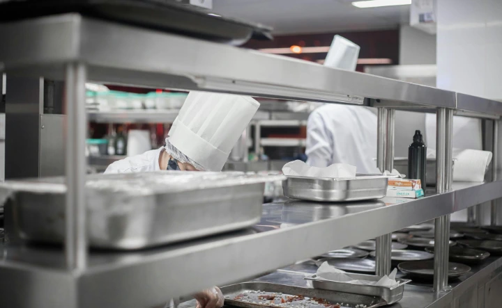 La plaque HYGIPANEL répond aux normes exigées en milieu agro-alimentaire tels que HACCP, AFSSA, DSV, ISO 22000 et ISO 14644. 